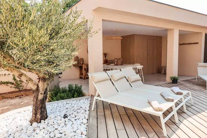 Location de vacances pour 10 personnes, avec piscine et jardin dans Sainte-Lucie de Porto-Vecchio - 3