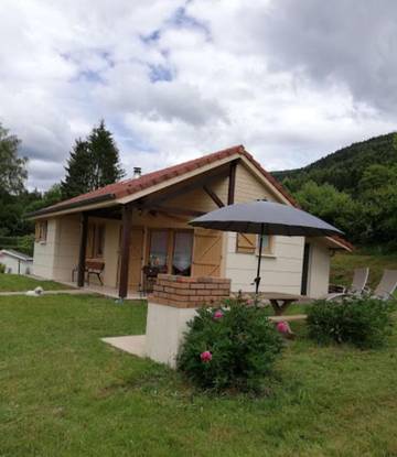 Gîte pour 4 personnes, avec jardin et vue, animaux acceptés à Allarmont