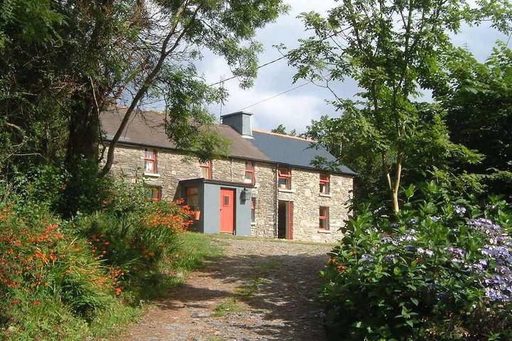 Cottage for 8 people, with Terrace and Garden in County Cork