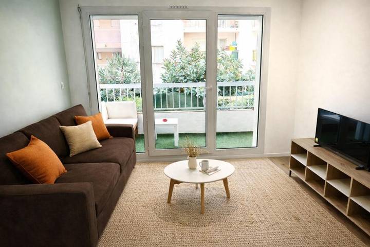 Gîte pour 4 personnes, avec terrasse dans Plage Fabron Bambou Nice - 3