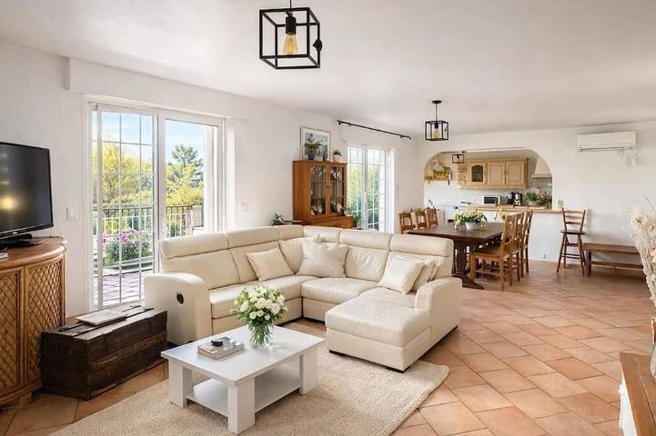 Villa for 9 people, with pets in Nice (France)