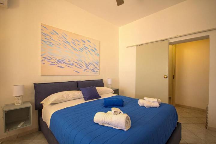 Location de vacances pour 4 personnes, avec terrasse ainsi que vue et piscine, animaux acceptés à Porticello - 3