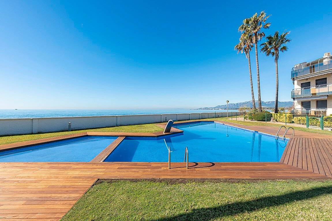 Ganze Wohnung, Apartment 'Seaside Luxury Solarium' mit Meerblick, Wlan und Klimaanlage in Montroig Bahia, Mont-roig del Camp