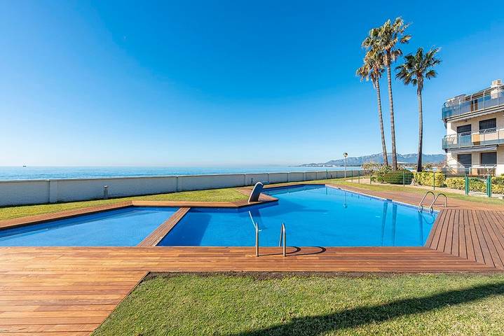 Ferienwohnung für 4 Personen, mit Balkon und Garten in Montroig Bahia