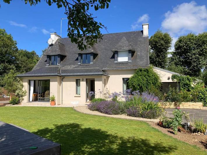 Chambre d’hôte pour 2 personnes, avec jardin et terrasse ainsi que vue et piscine à Crach