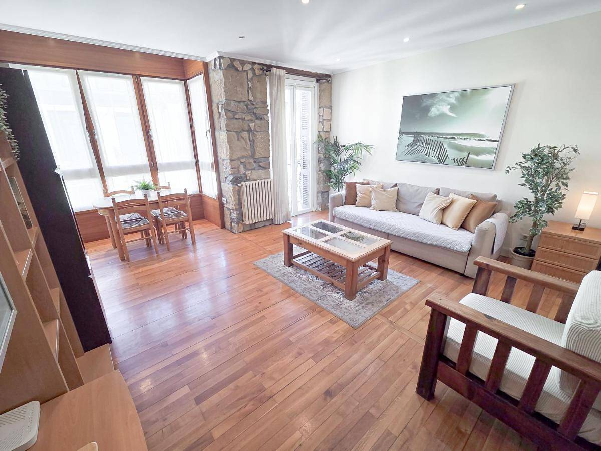 Ganze Wohnung, Apartment with Sea View in Zurriola (San Sebastian), San Sebastian