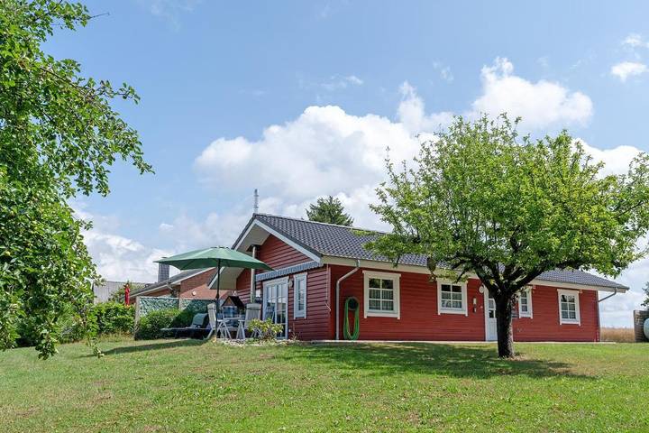 Ferienhaus für 4 Personen, mit Terrasse und Garten in Süsel
