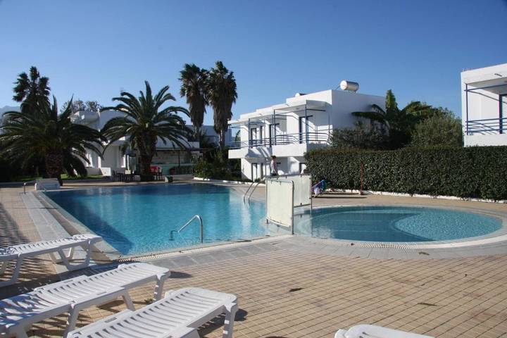 Ferienhaus für 4 Personen, mit Balkon und Terrasse sowie Garten und Pool