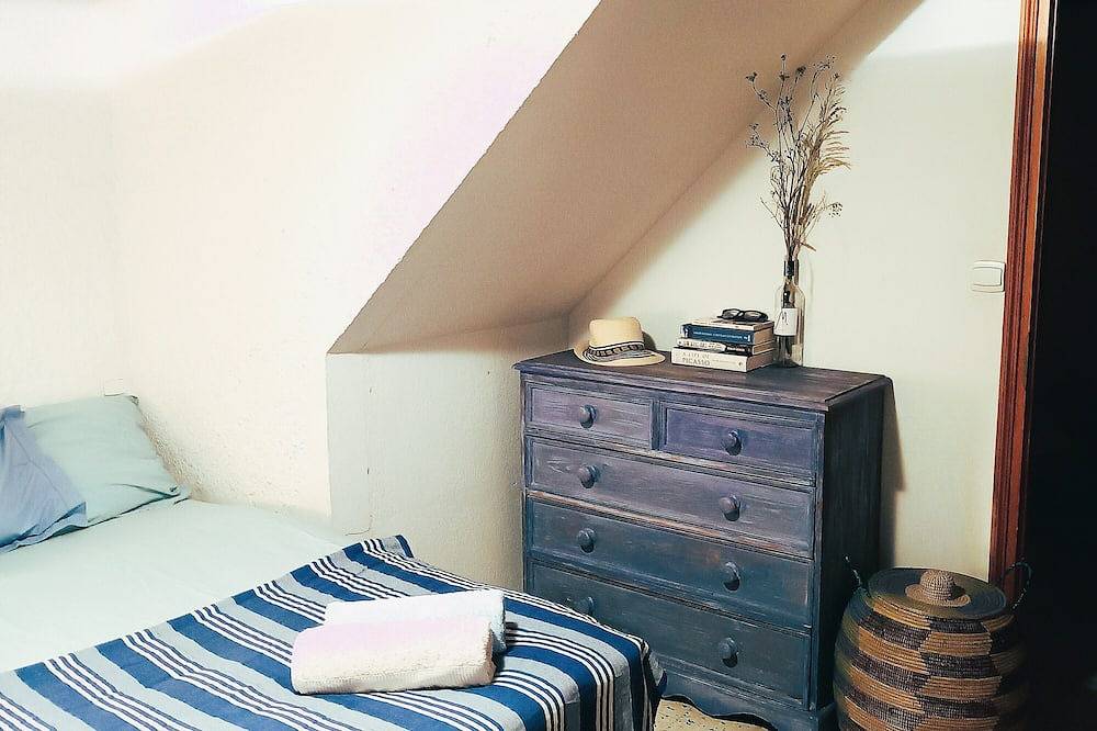 Village House with magnificent views close to the Mediterranean coast. in Montesquieu-des-Albères, Céret region