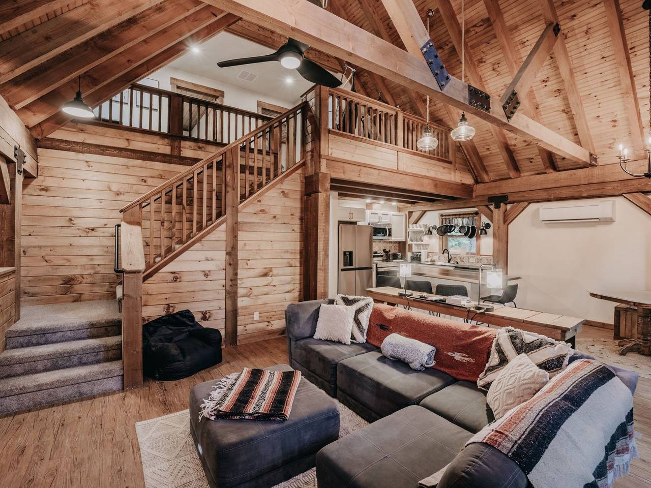 Neues modernes rustikales Haus mit Ac, Whirlpool, Haustiere Ok in Bosque Nacional de Mount Baker-Snoqualmie