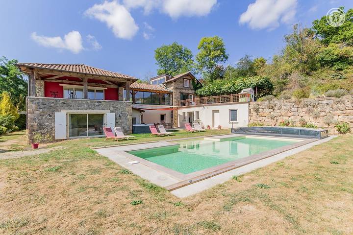 Gîte pour 6 personnes, avec Jacuzzi et Terrasse ainsi que Jardin et Piscine