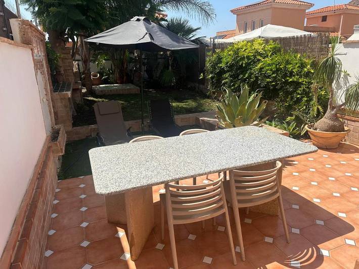 Location de vacances pour 6 personnes, avec vue et jardin à Calabardina - 2