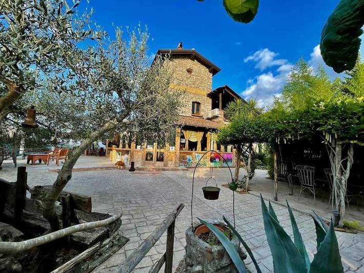 Cottage pour 16 personnes, avec jardin ainsi que vue et piscine, animaux acceptés à Frasso Telesino