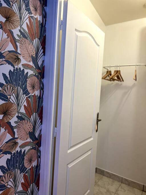 Appartement entier, One-Bedroom Apartment in Vierzon, Région de Vierzon