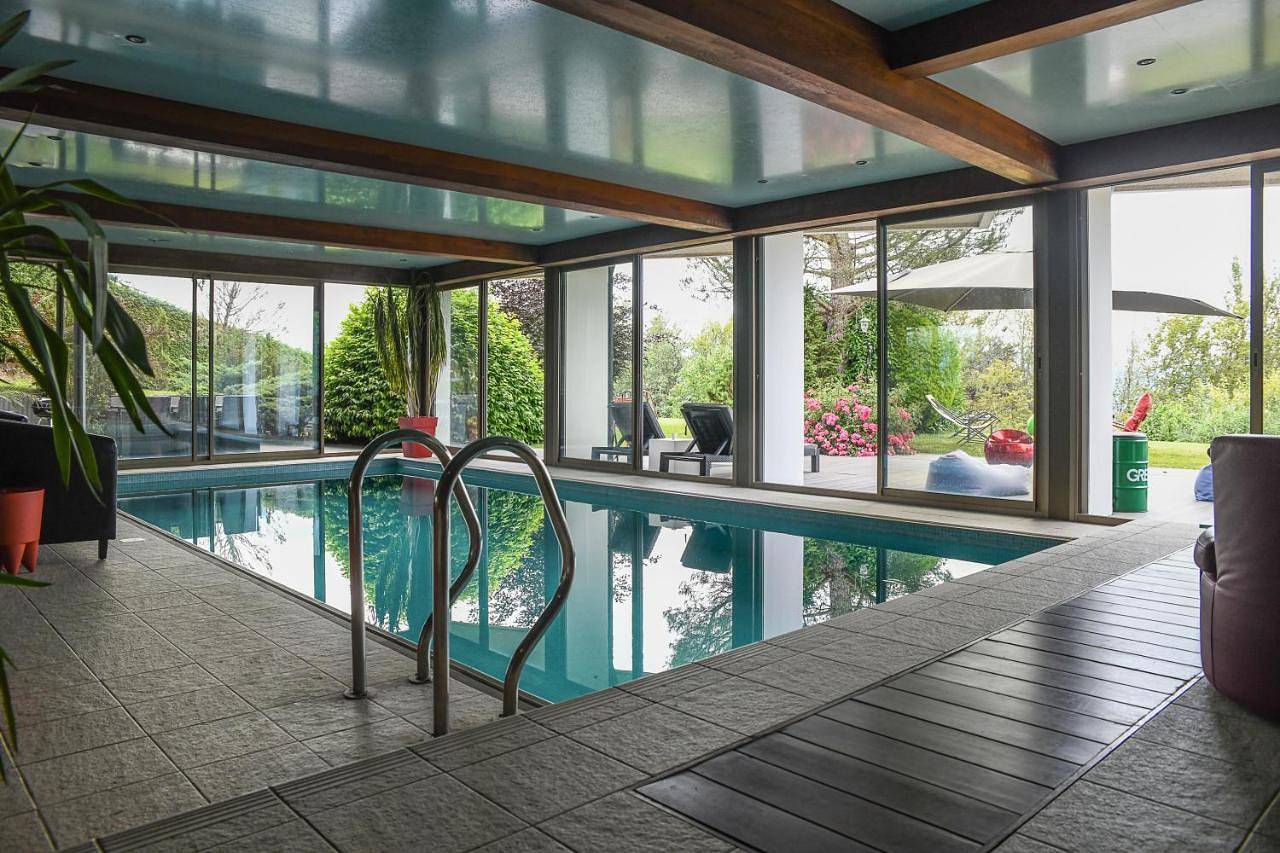 Superbe villa avec piscine intérieure, sauna, jacuzzi et salle de sport in Lucinges, Région de Saint-Julien-en-Genevois