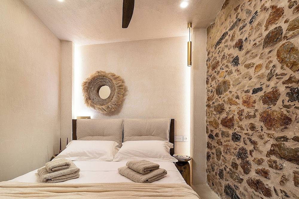 Entire apartment, Giagia's Central Suite in Malia, Iraklio-Heraklio region