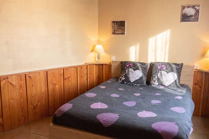 Location de vacances pour 4 personnes, avec Terrasse à Quarré-les-Tombes - 2