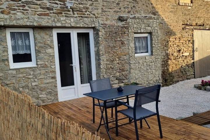 Location de vacances pour 2 personnes, avec jardin et terrasse à Saint-Georges-d'Elle