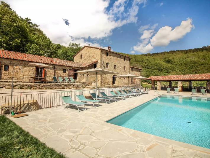 Location de vacances pour 31 personnes, avec piscine et balcon à Sansepolcro