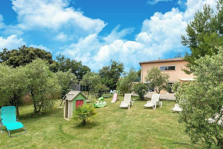 Maison de vacances pour 9 personnes, avec jardin à Montmeyan