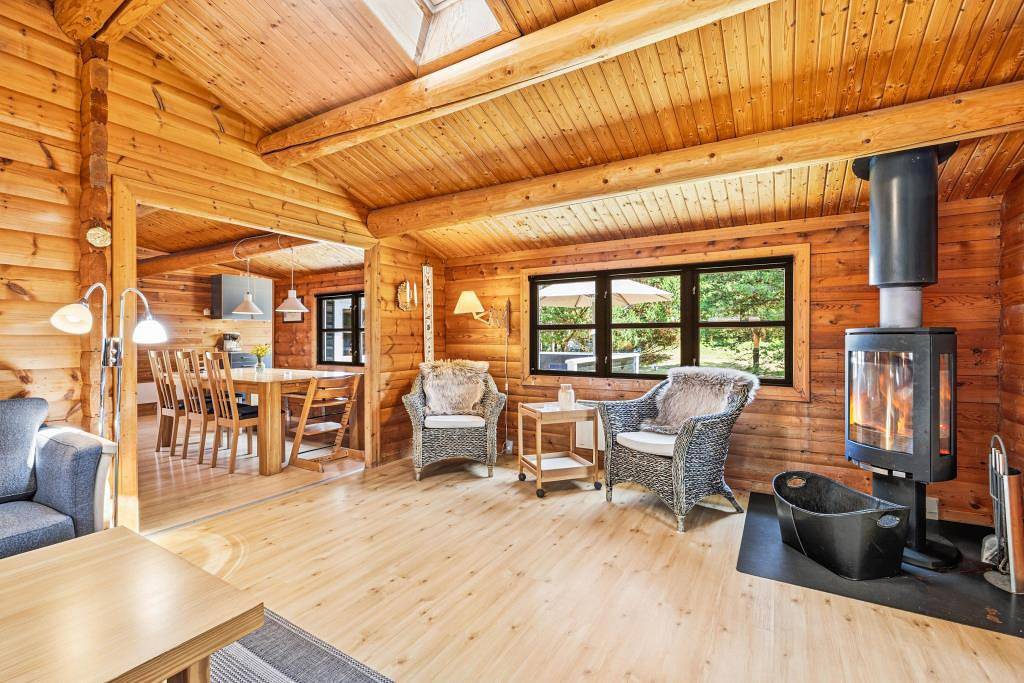 Charming log cabin in Houstrup with shelter in beautiful grounds in Houstrup, Varde en omgeving