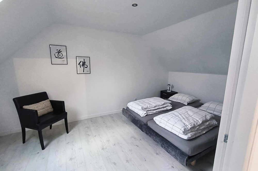 Maison 6 pers idéalement située, à proximité de nombreuses activités de loisirs in La Chapelle-Huon, Sarthe