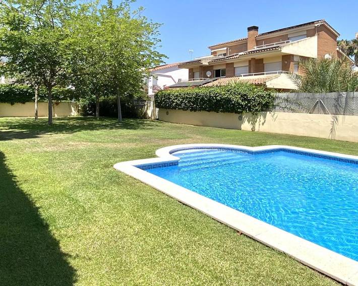 Casa rural para 12 personas, con Balcón y Terraza además de Jardín y Piscina en San Pedro de Ribas - 3