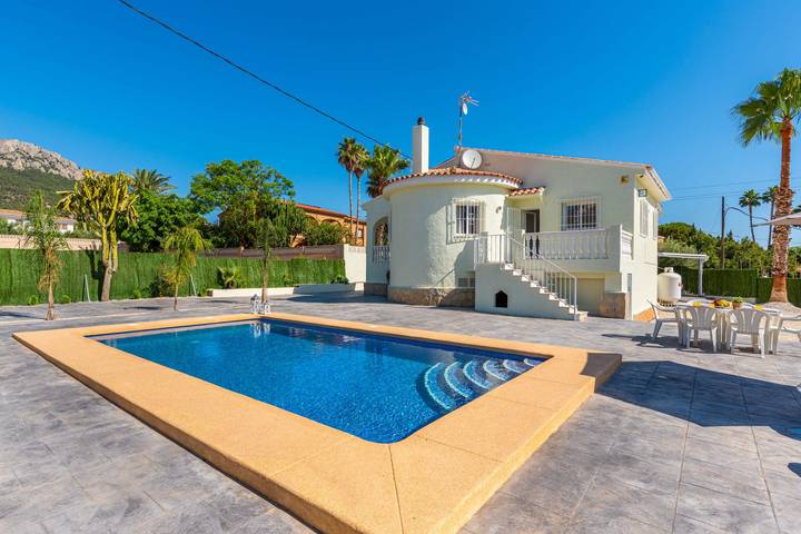 Chalet para 6 personas, con terraza, Se admiten mascotas en Benicolada