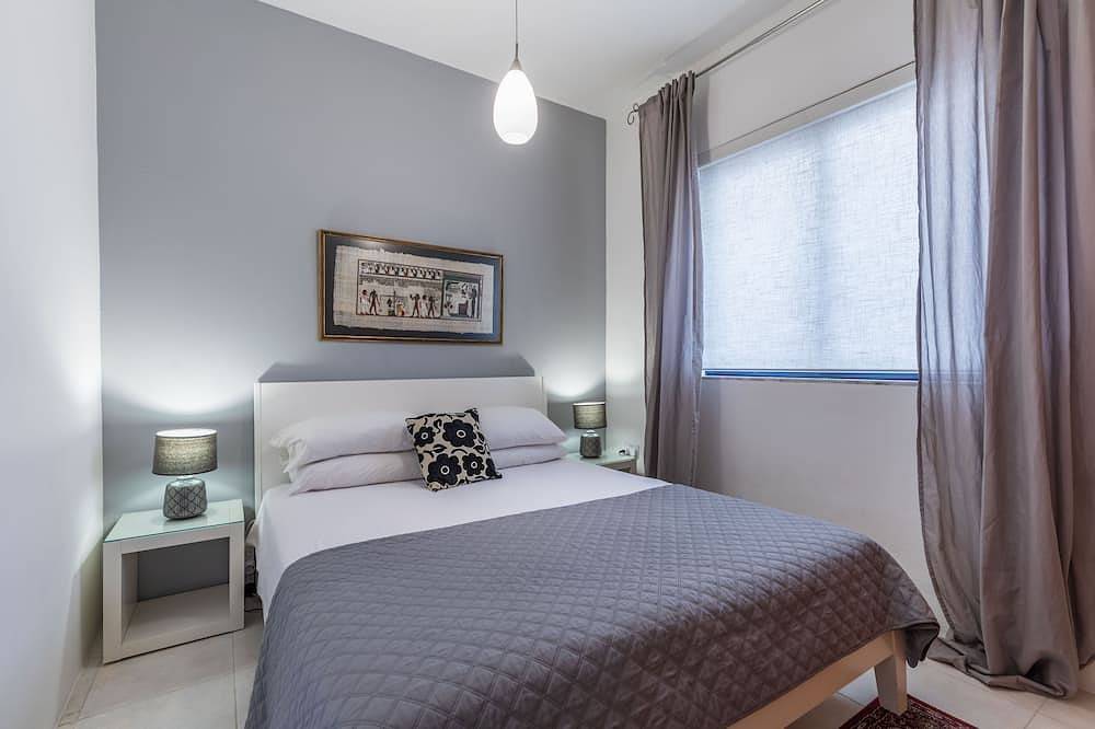 Geheel appartement, Stunning - Seafront 3-Bedroom 6th Floor + Garage! in Sliema, Malta