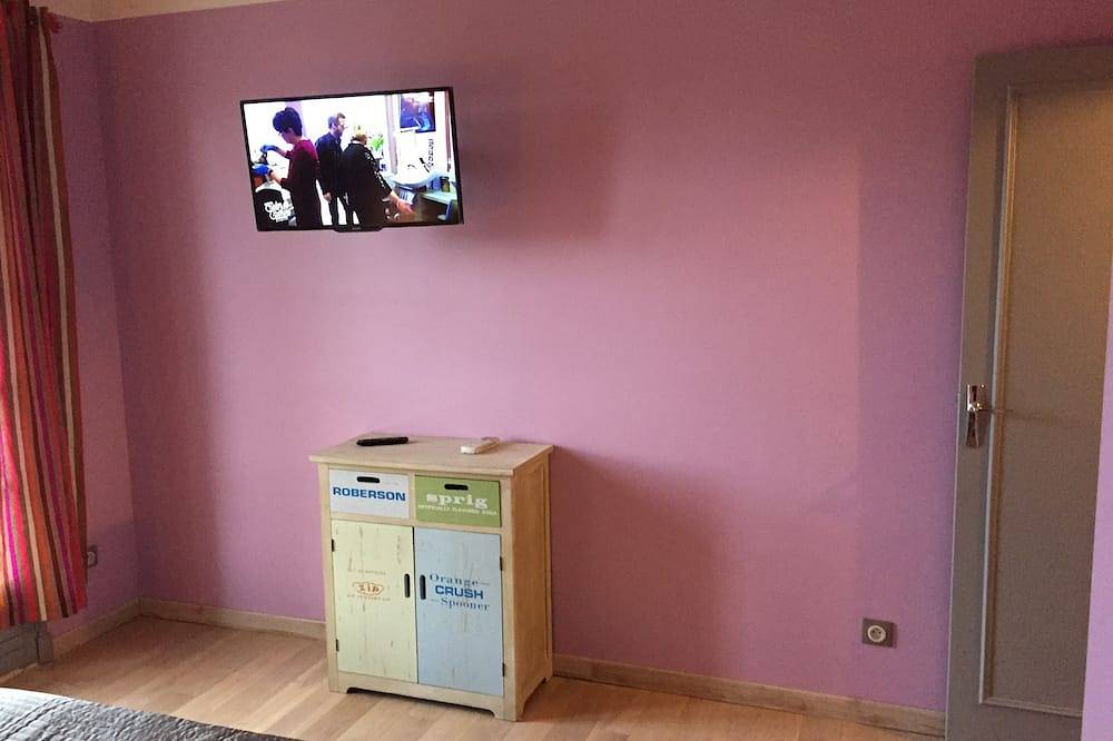 Renovated Basque House 8 Bedrooms Clim Wifi Near Lake, Ocean Garden, Pets Ok in Saint-Pée-sur-Nivelle, Bayonne region