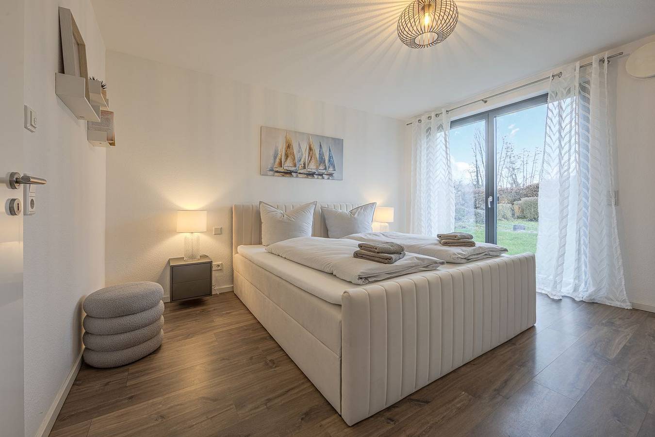 Ganze Wohnung, Moderne Ferienwohnung Konny mit überdachter Terrasse und Gartenblick in Seenähe in Gaienhofen, Untersee