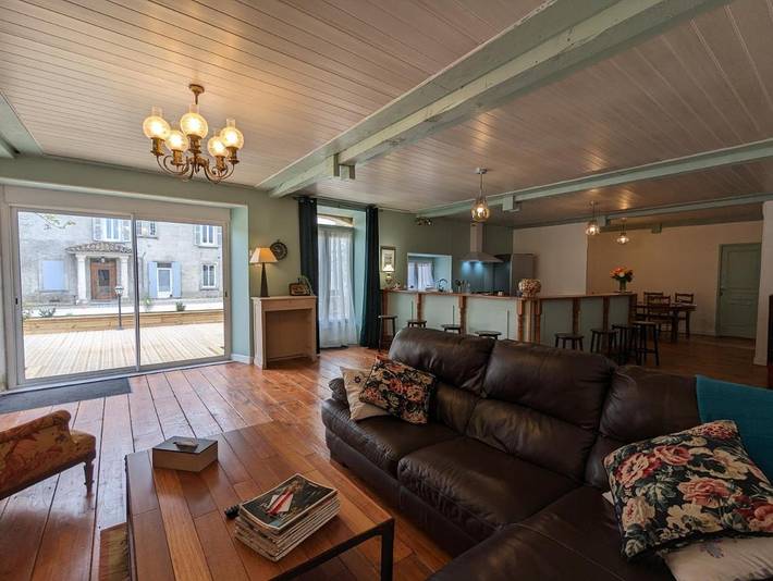 Location de vacances pour 8 personnes, avec piscine et jardin, animaux acceptés à Cherves-Richemont - 3