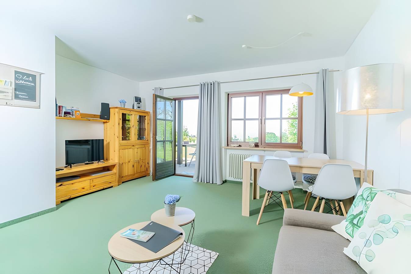 Entire apartment, Panoramic Lake View, 40sqm, 1 Bedroom, 1 Living/Sleeping Room, up to 4 Guests in Wasserburg (Bodensee), Bavarian Swabia