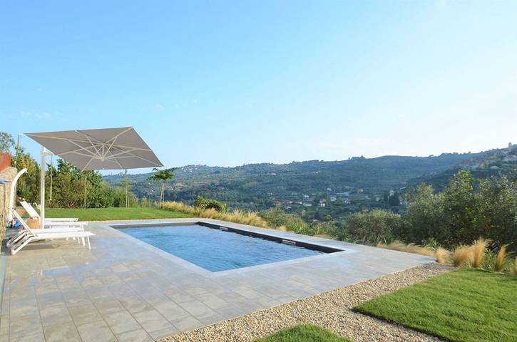 Ferienwohnung für 6 Personen, mit Terrasse und Garten sowie Pool und Ausblick in Imperia
