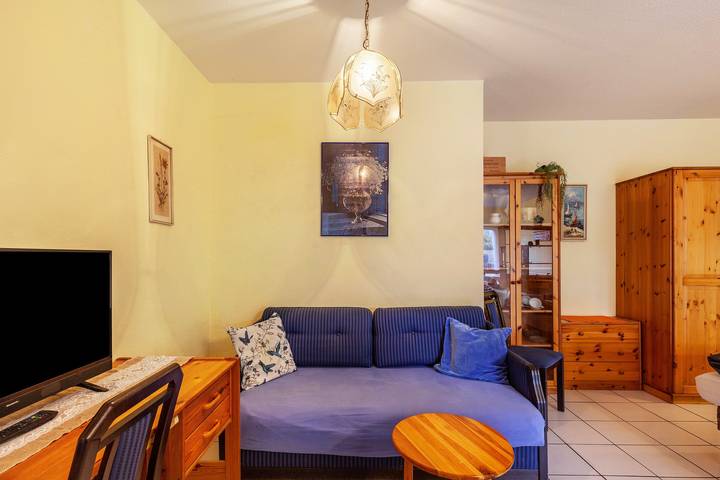 Ganzes Studio, Einzimmerapartment 'Gudrun' mit Privatterrasse, Gemeinschaftsgarten und Wi-Fi in Usingen, Hochtaunuskreis