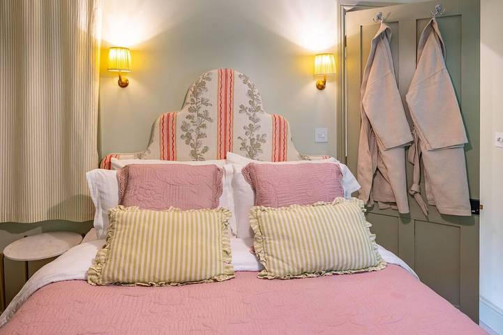 Beautifully Renovated Edwardian Gatehouse in Private Historic Country Estate in Langham (Colchester), Colchester