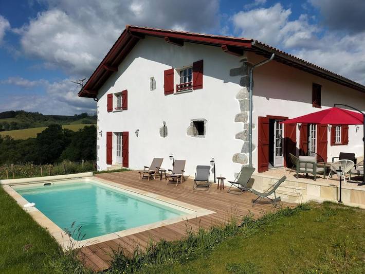 Casa de vacaciones para 10 personas, con jardín además de vistas y piscina - 1