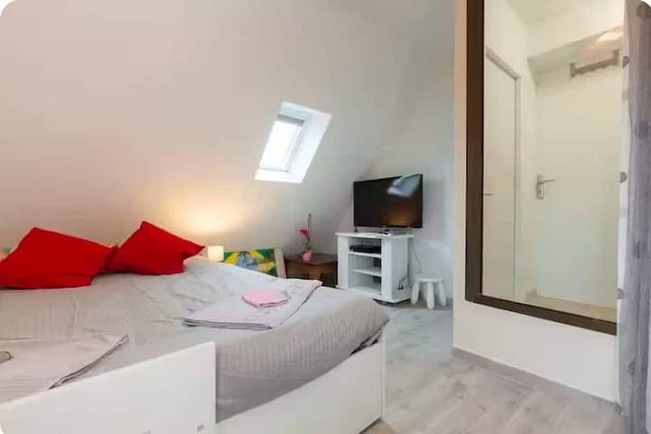 Appartement entier, Studio Phenix en premier étage in Plouédern, Région de Brest