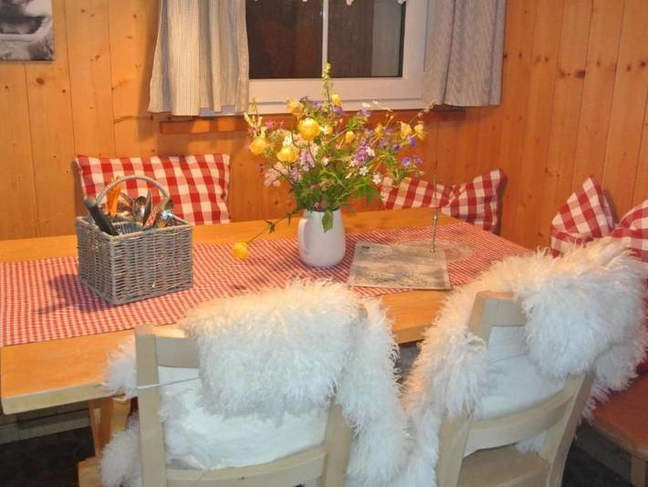 Gîte pour 4 personnes, avec jardin dans Axalp - 2