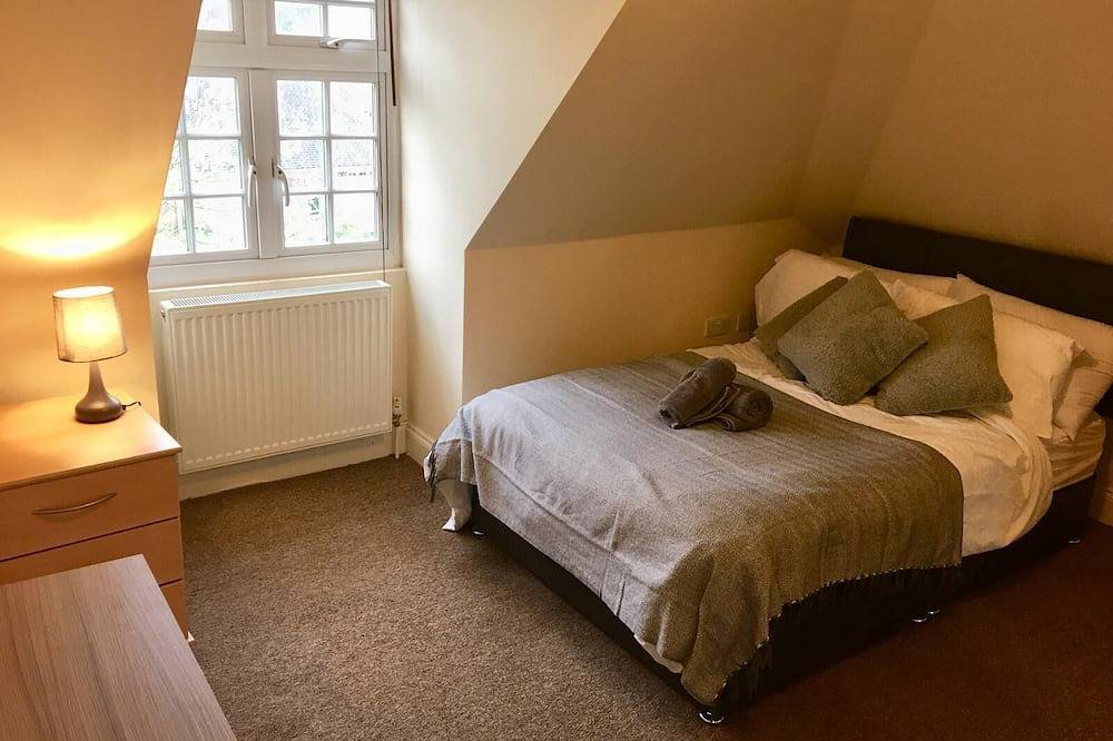 Gatwick/ Redhill Bedroom in Residential area in Surrey