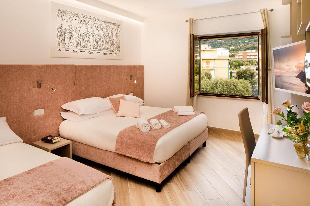 Deluxe Suite with Sea View in Sorrento, Sorrento Coast