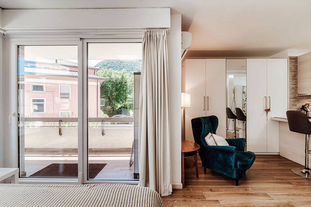 Ganze Wohnung, Moderne Einzimmerwohnung mit Balkon in der Nähe des Bahnhofs Paradiso (Terrazza Paradiso 2) in Paradiso, Luganersee