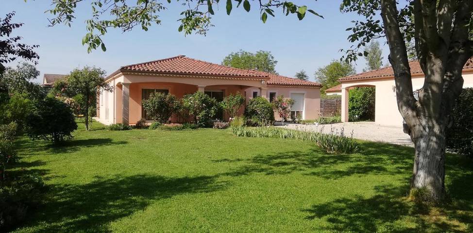Location de vacances pour 4 personnes, avec Terrasse ainsi que Jardin et Piscine à Prayssac - 2