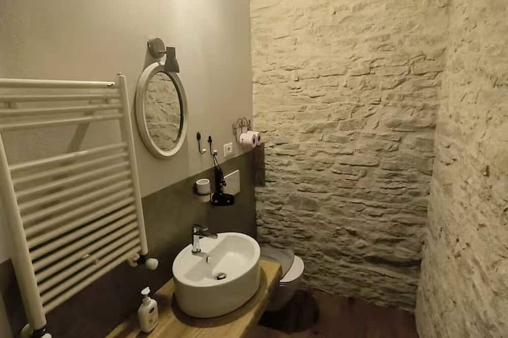 Geheel appartement, Cà Tinola, Apartment with Jacuzzi in Mango , Langhe