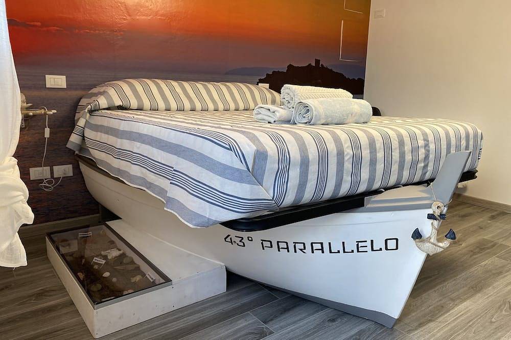 Dormire in Barca ma Sulla Terra Ferma in Campiglia Marittima, Costa Etrusca