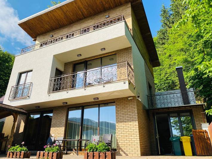 Apartament wakacyjny dla 10 osób, z widok na jezioro i ogród oraz widok w Kluż-Napoka