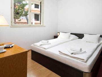 Vacation Rental for 6 Guests in Jelsa, Split-Dalmatia, Picture 4
