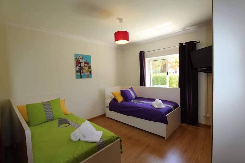 Charmantes Einfamilienhaus auf einem Grundstück von 500 m2 mit Pool in Vilamoura, Quarteira