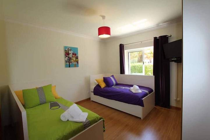 Encantadora casa familiar en un terreno de 500 m2 con piscina in Vilamoura, Quarteira