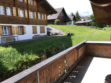 Gîte pour 4 personnes, avec vue et balcon dans Axalp